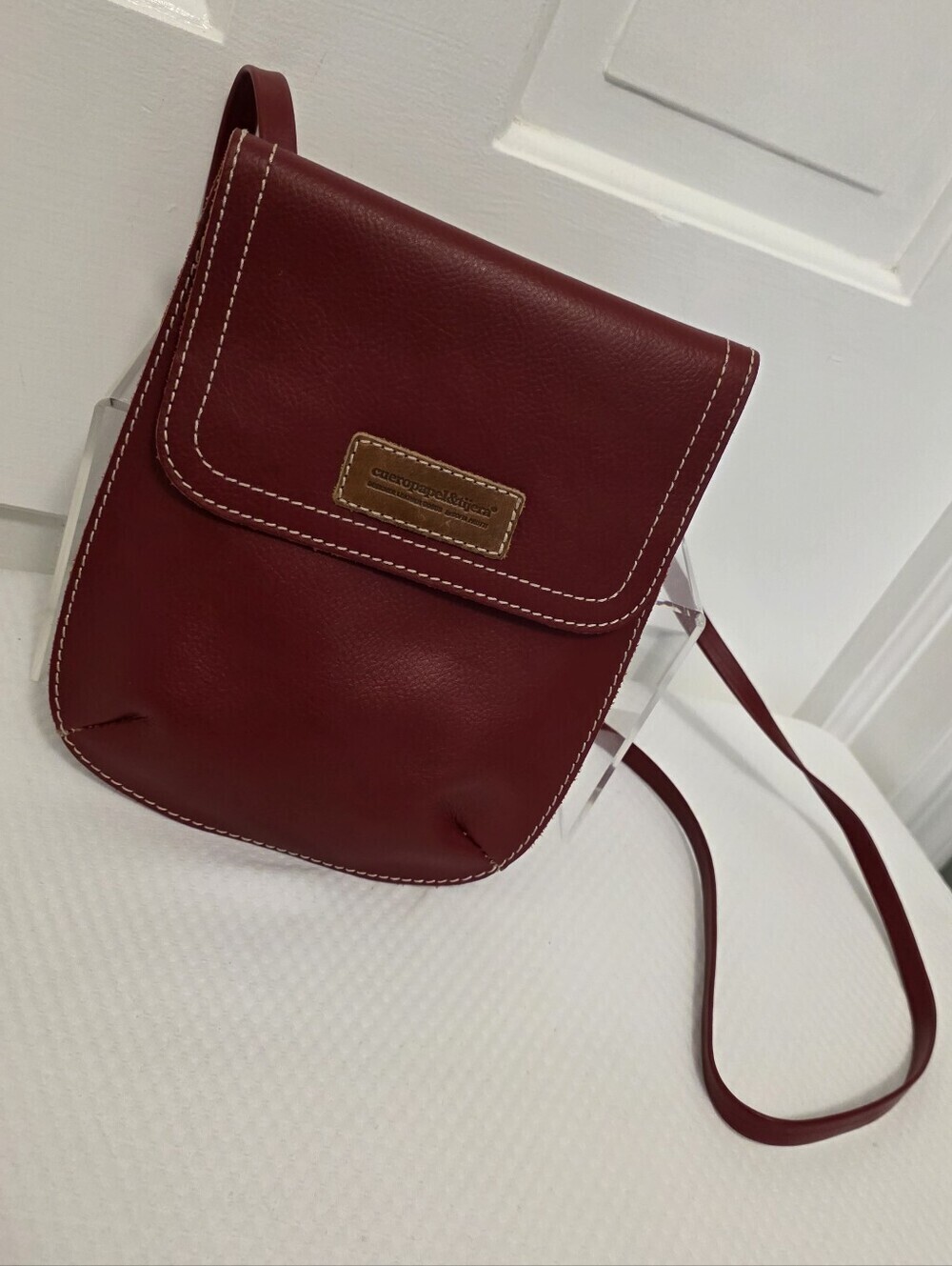 Cuero Papel & Tijera Red Leather Slim Crossbody Bag, Casual, Lightweight